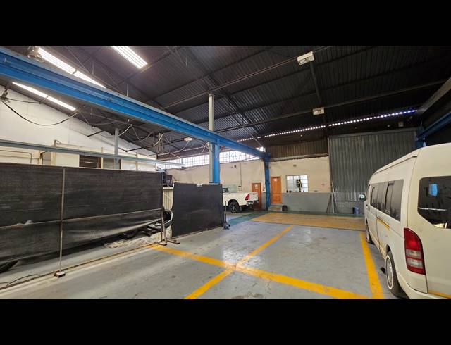 950M² WAREHOUSE TO LET IN EASTLEIGH